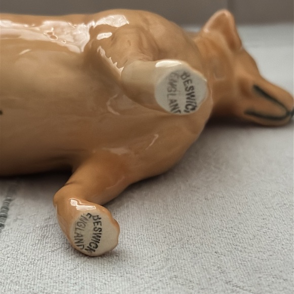 BESWICK England WENDOVER Large 8 1/2" Golden Yellow Labrador Dog Figurine - Picture 6 of 7